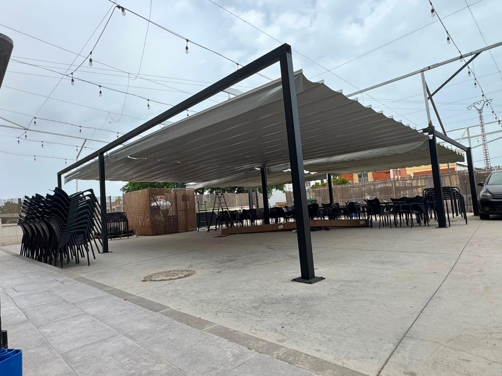 Toldo de terraza en vivienda